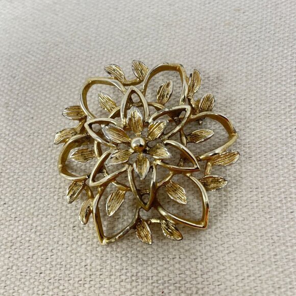 Sarah Coventry Jewelry - Vintage Sarah Coventry Floral Filigree Brooch Petal-Lure 3D Feminine‎ Gold-Tone